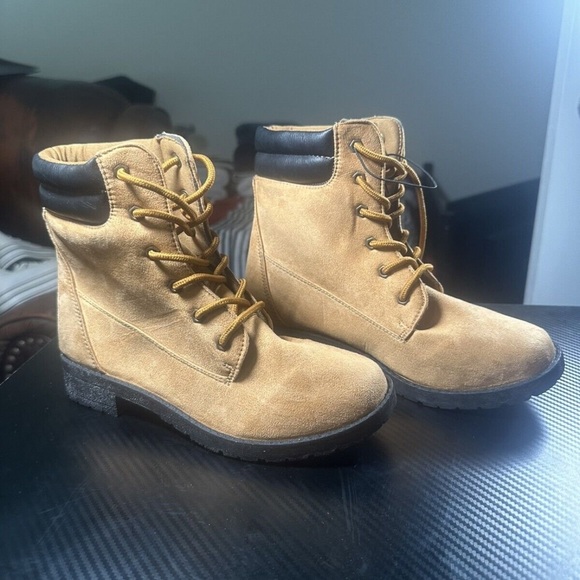 Size 6 - Women's Boots Tie Ankle High Rue21 NWT Faux Suede - Picture 6 of 6